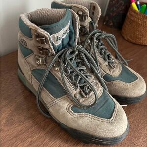 Hi-Tec Hiking Boots in Tan and Teal